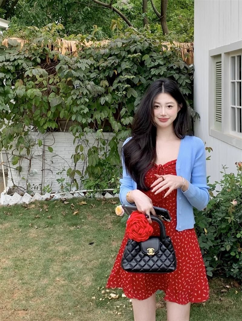 复古辣妹褶皱红色吊带连衣裙女装夏季度假风修身收腰A字裙短裙子