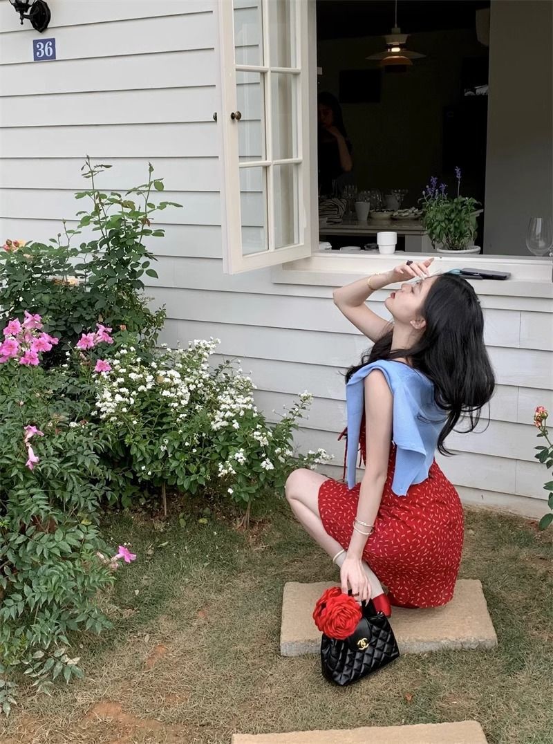 复古辣妹褶皱红色吊带连衣裙女装夏季度假风修身收腰A字裙短裙子