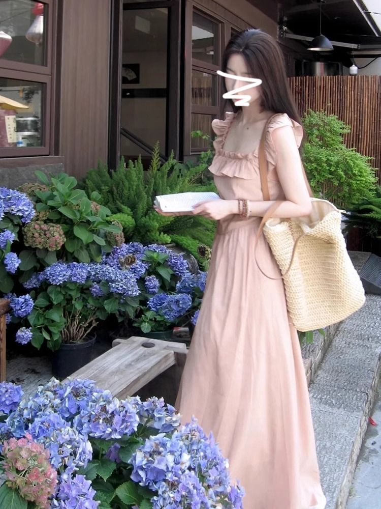 甜美粉色飞飞袖连衣裙子女夏季2025新款方领收腰温柔法式仙女