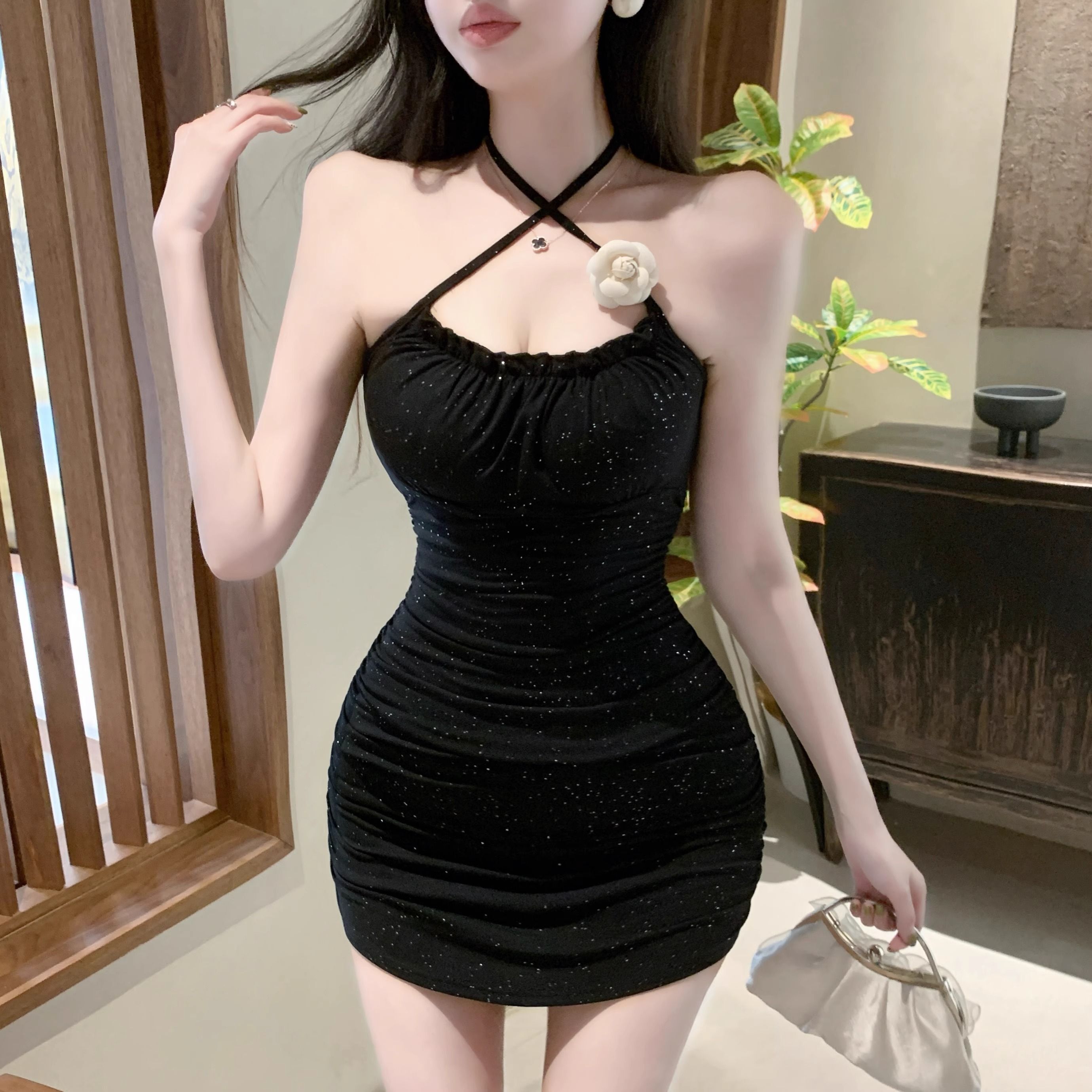 花朵粉色吊带连衣裙女夏季纯欲辣妹性感包臀裙带胸垫挂脖抹胸裙子