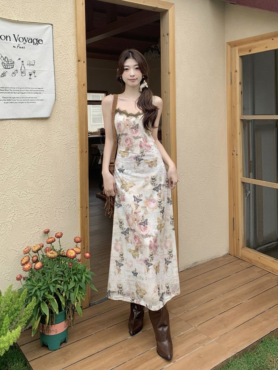 蝴蝶碎花裙法式吊带裙女夏季度假风V领连衣裙修身收腰包臀裙长裙