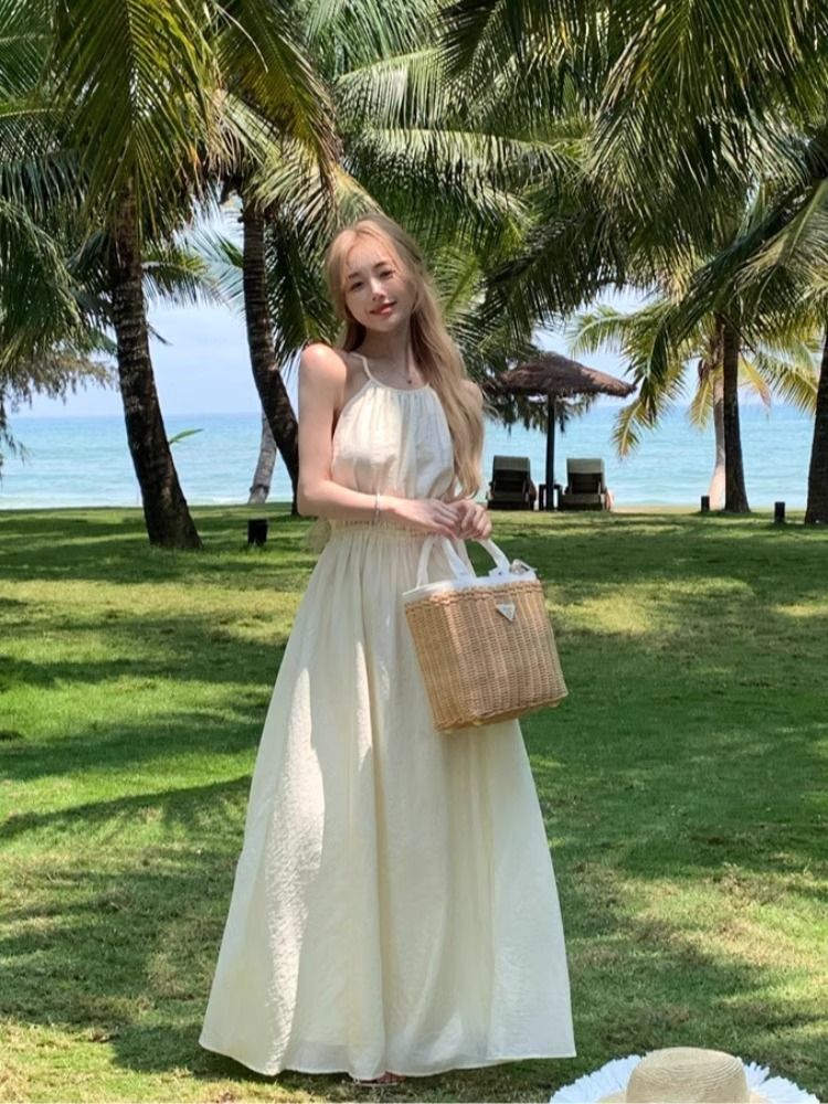 海边度假无袖挂脖吊带连衣裙子女装夏季2025新款茶歇法式沙滩