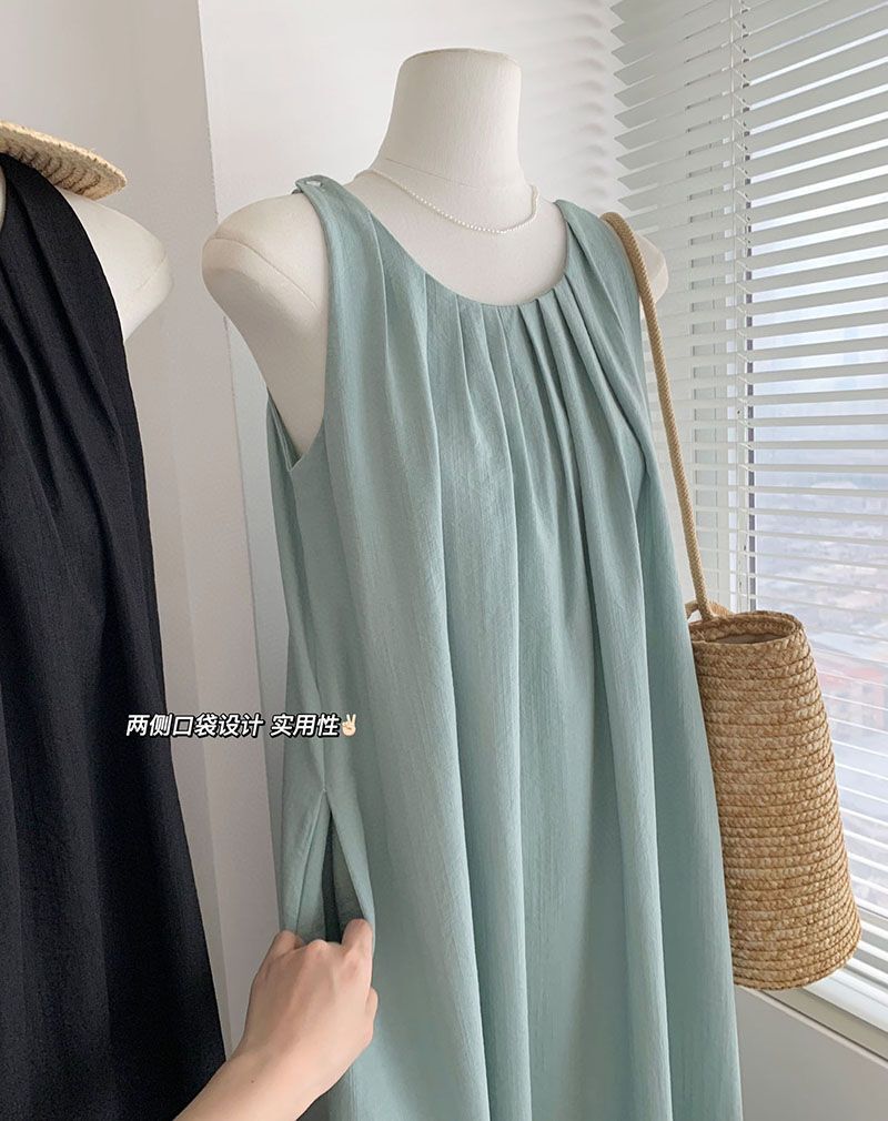 无袖背心连衣裙子女夏季2025新款海边度假高级感挂脖吊带沙滩