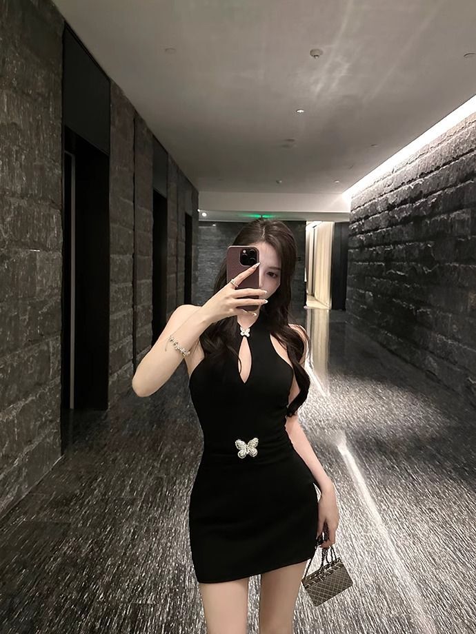 新中式改良旗袍辣妹性感露背黑色挂脖连衣裙女春紧身包臀背心裙子