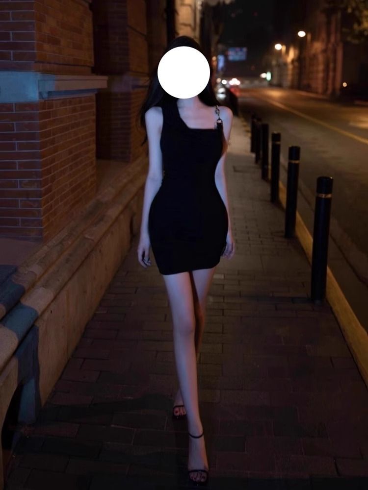 黑色吊带连衣裙女设计感小众2025年新款夜店风辣妹性感短款包