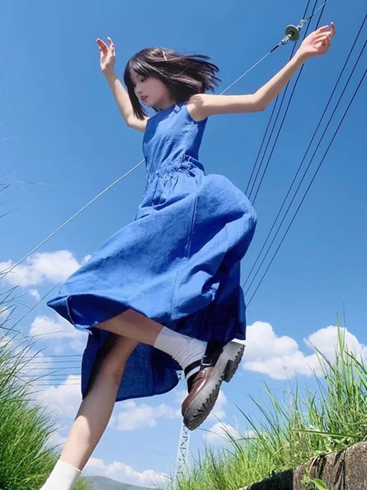 2025新款小个子法式无袖连衣裙子夏季女装海边度假蓝色长裙吊
