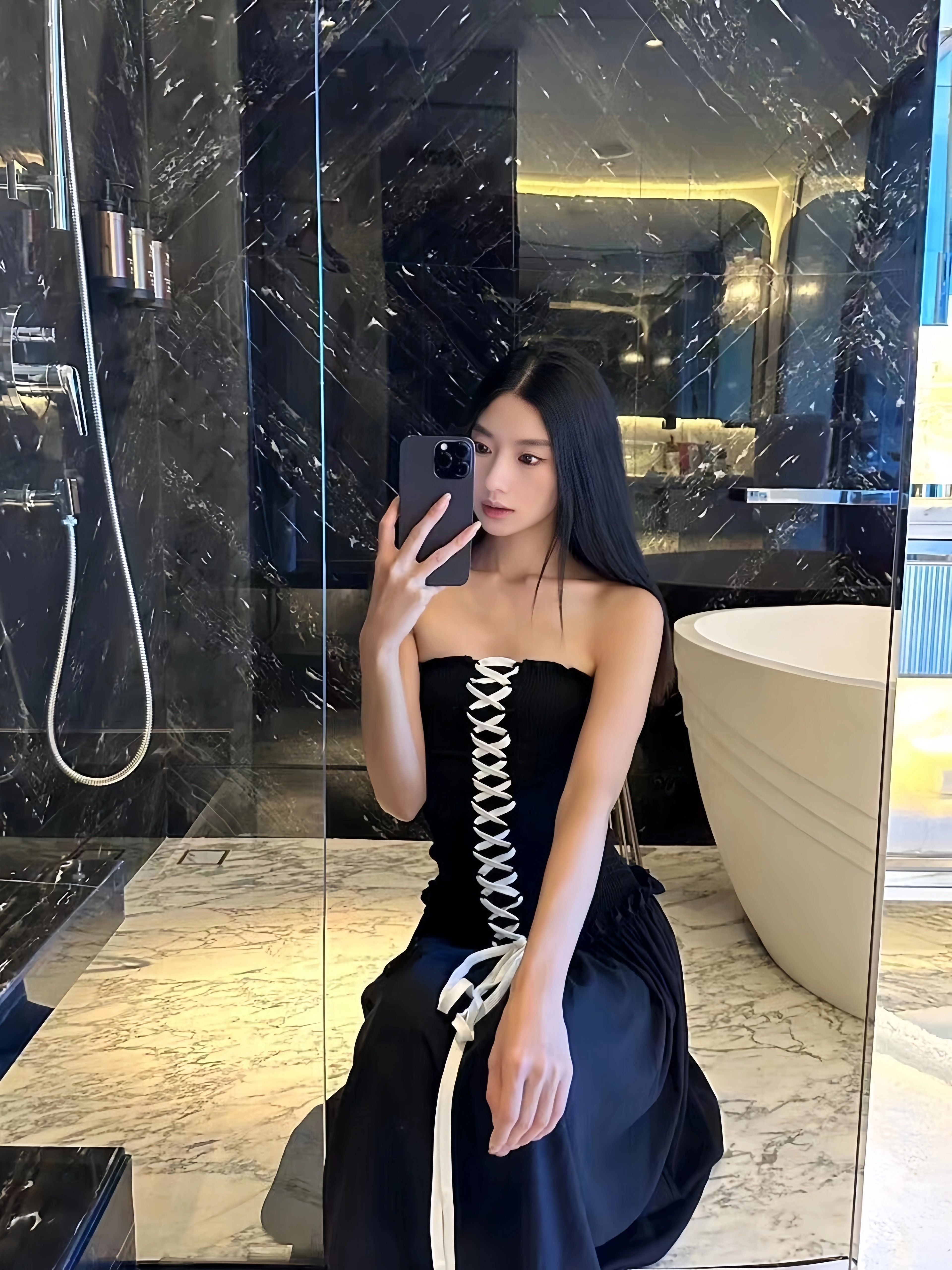 连衣裙出游拍照黑色胸口绑带打揽高级感抹胸裙ins