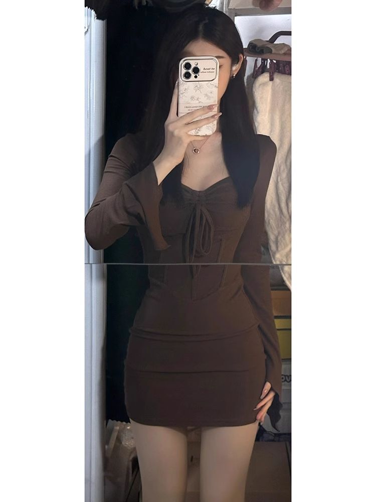 美式辣妹风方领连衣裙女秋冬新款超好看小妈风包臀短裙内搭打底裙