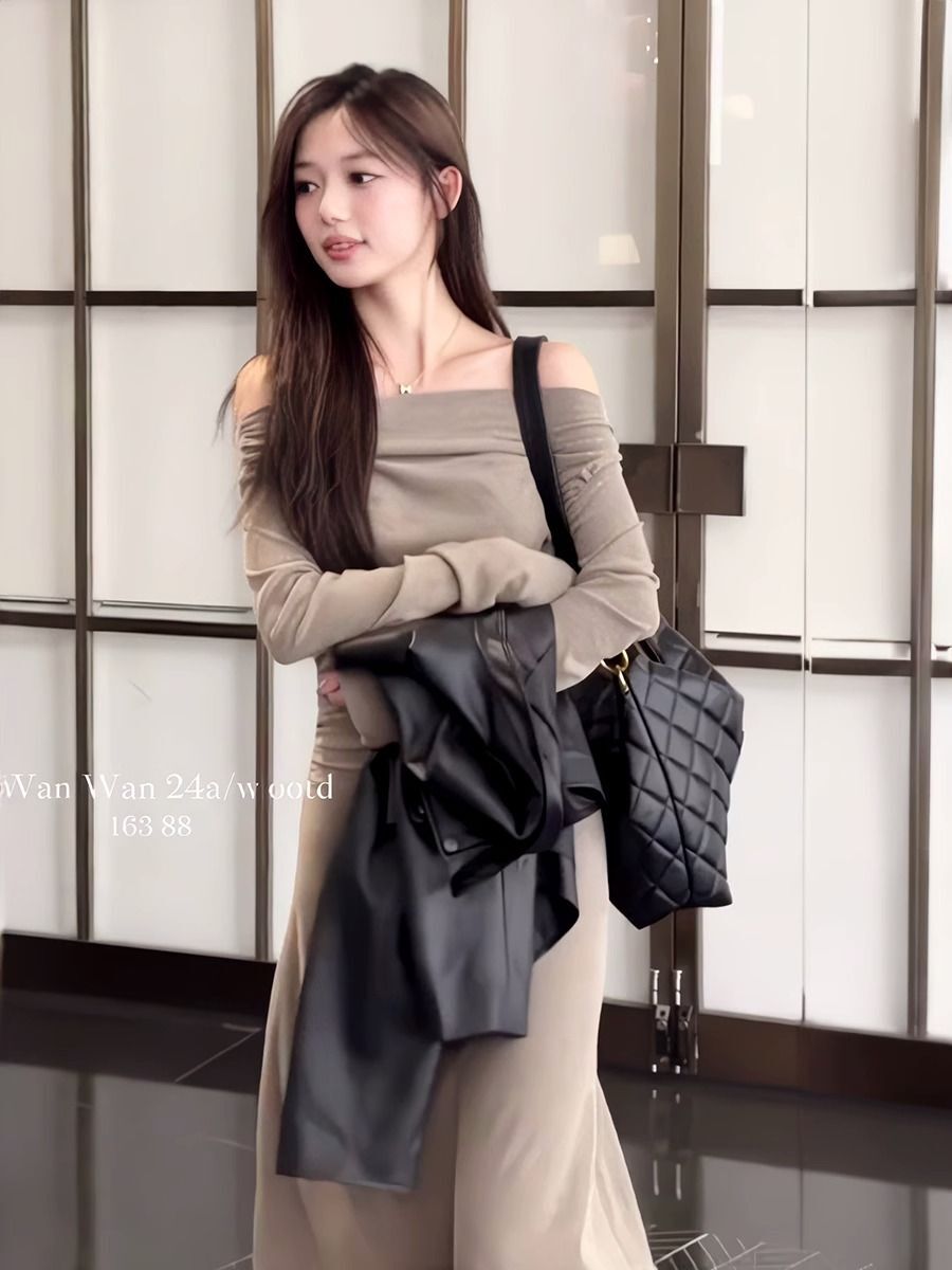 入秋穿搭一整套高级感一字肩针织连衣裙子女秋季2025新款包臀