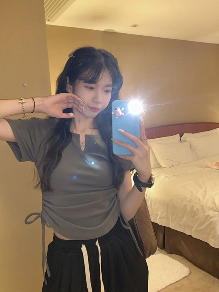 辣妹少女气质短款T恤夏季2023新款设计感小众V领抽绳修身短