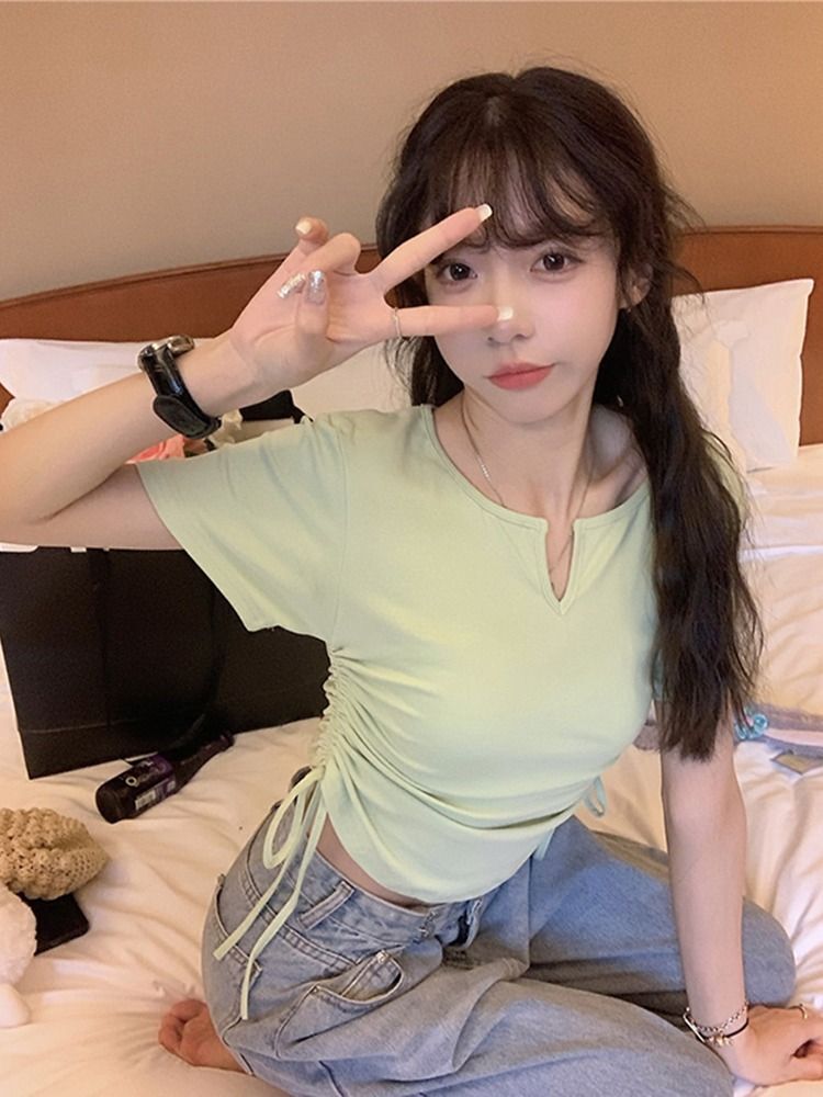 辣妹少女气质短款T恤夏季2023新款设计感小众V领抽绳修身短