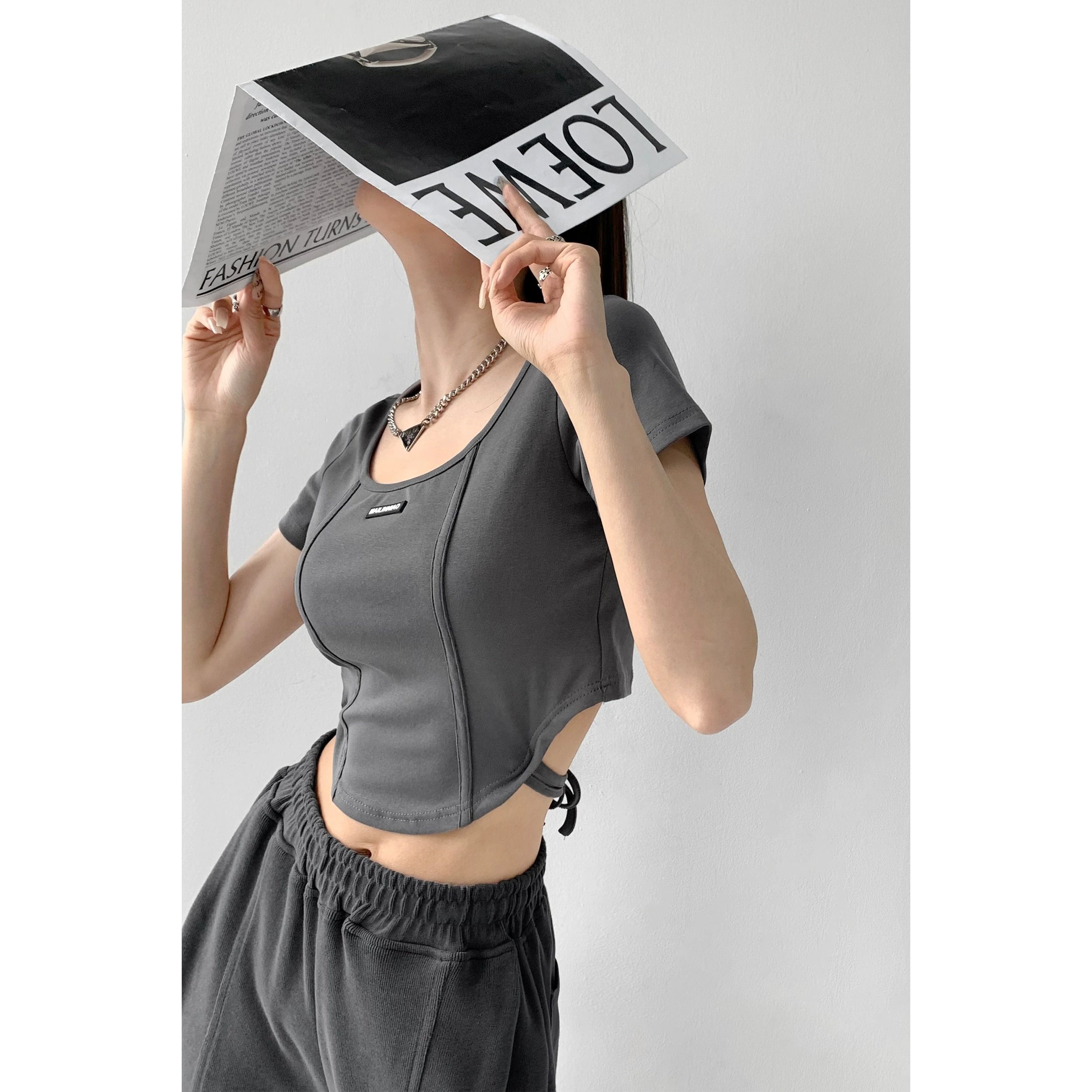 【实价】复古纯欲辣妹风弧形露腰绑带短款上衣女显瘦鱼骨修身T恤