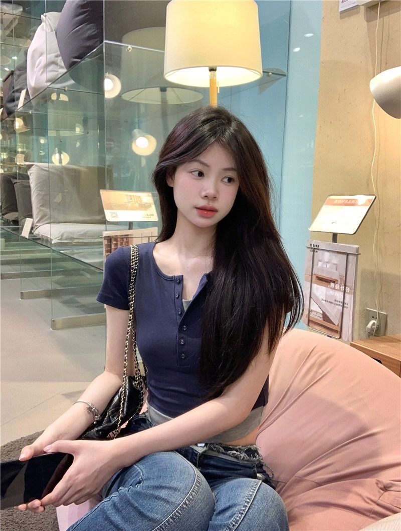 设计感纽扣假两件短袖T恤女夏季复古小众辣妹修身别致短款上衣潮