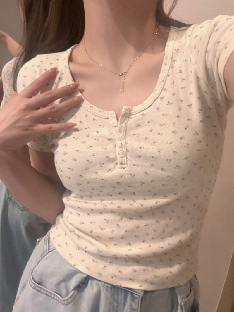 纯欲风碎花内搭短袖T恤女装夏季小众设计感打底修身显瘦短款上衣