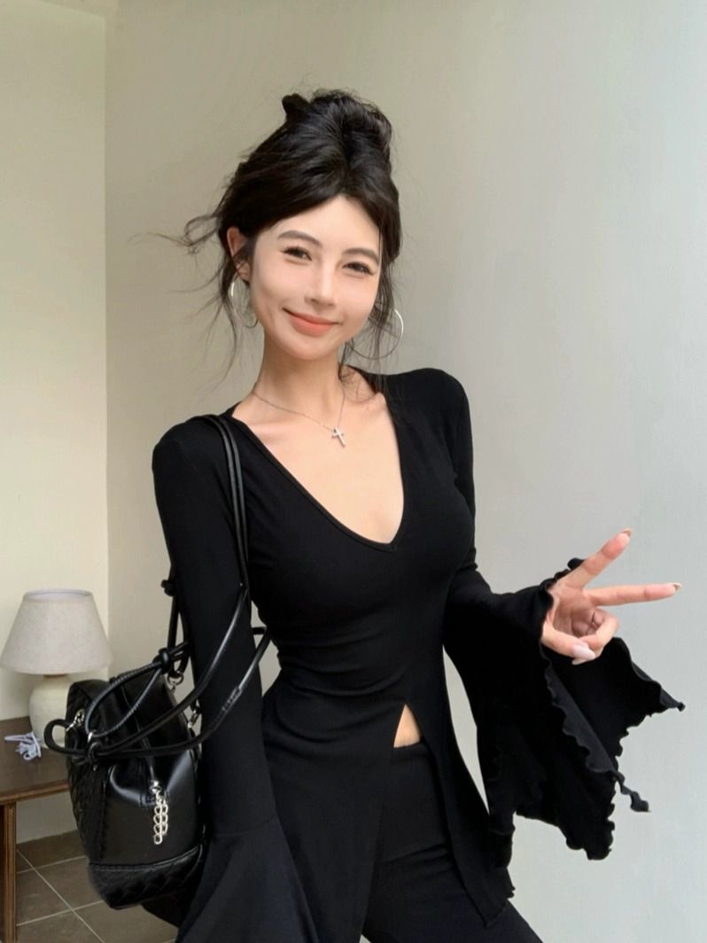 MR 高弹螺纹 美式辣妹v领喇叭袖T恤女秋修身开叉黑色长袖百 MR 高弹螺纹 美式辣妹v领喇叭袖T恤女秋修身开叉黑色长袖百