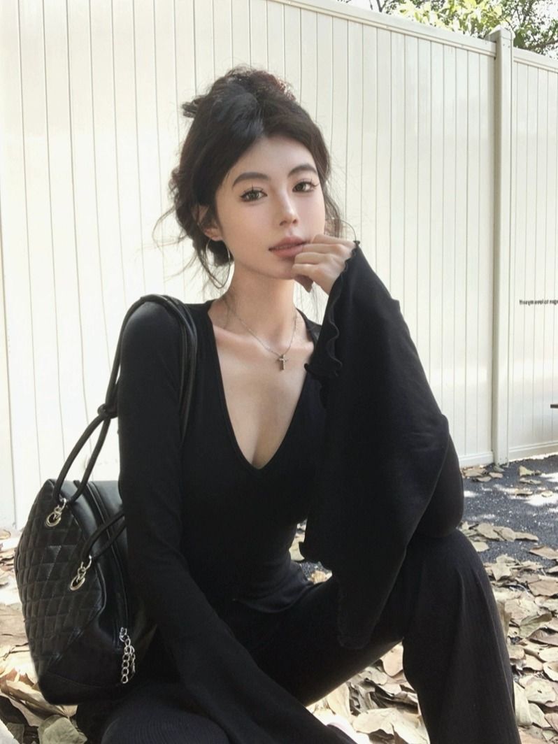 MR 高弹螺纹 美式辣妹v领喇叭袖T恤女秋修身开叉黑色长袖百