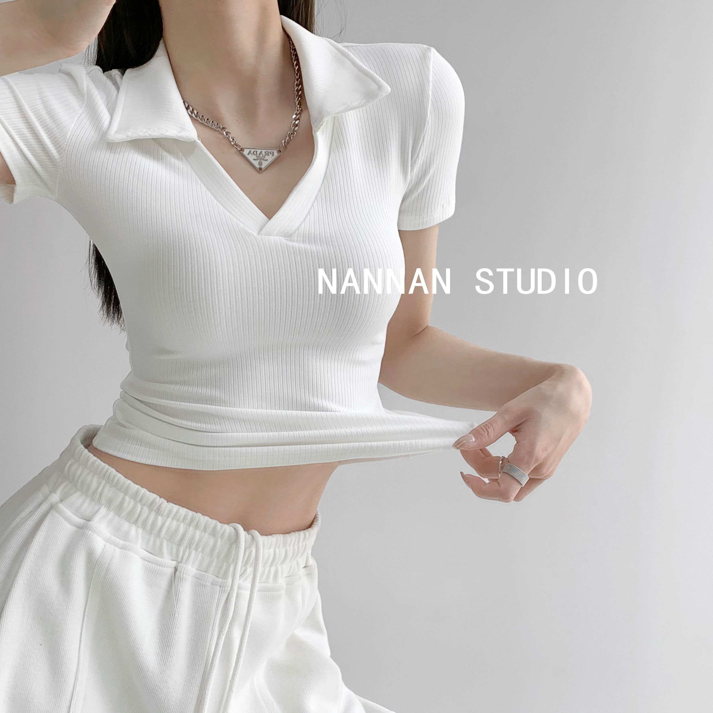 现货# 博主辣妹修身V领显瘦polo衫女复古性感长袖打底针织