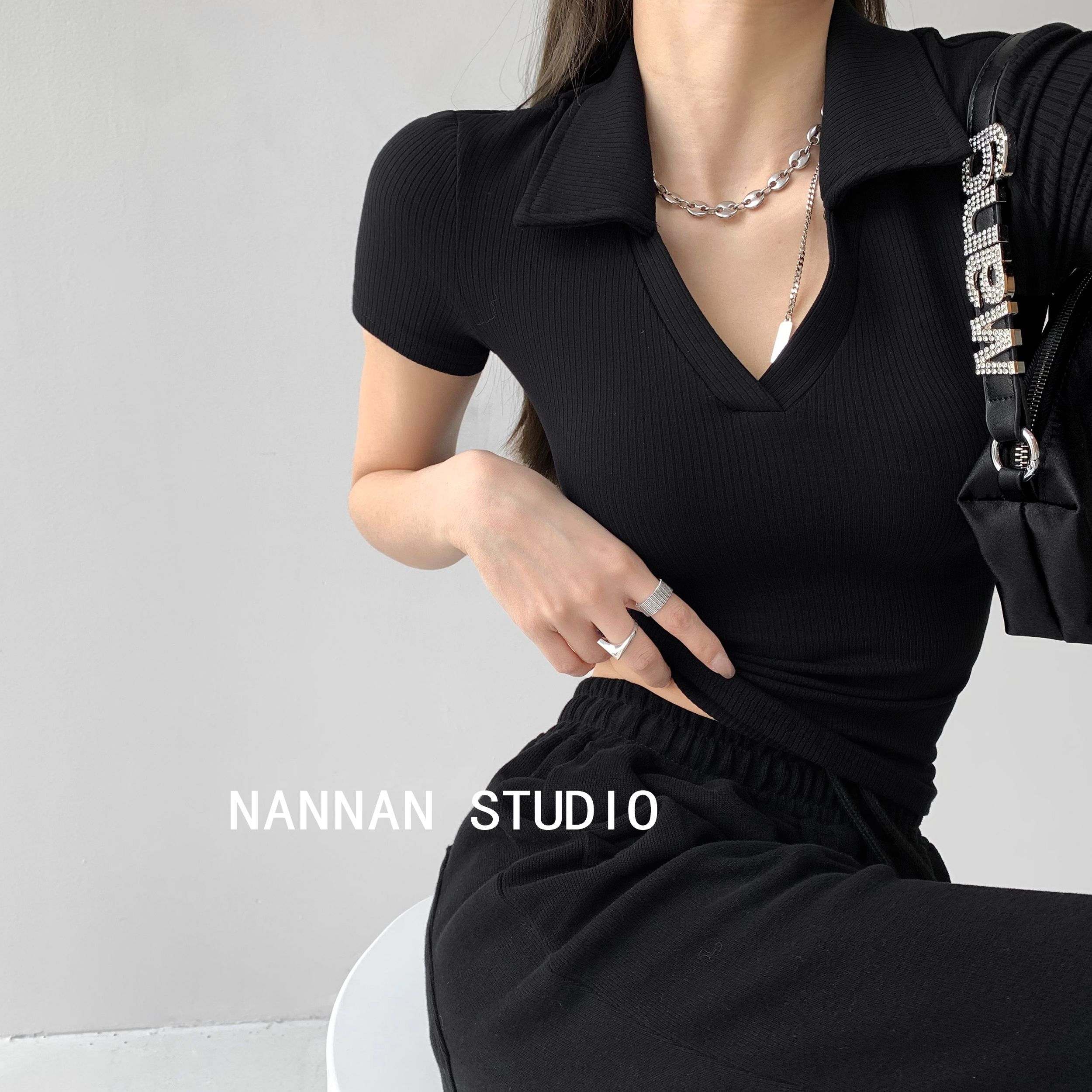 现货# 博主辣妹修身V领显瘦polo衫女复古性感长袖打底针织