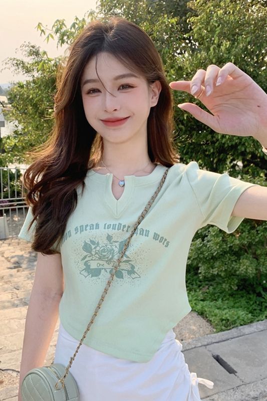 不规则设计感V领短袖T恤女夏季新款辣妹风修身短款正肩上衣潮