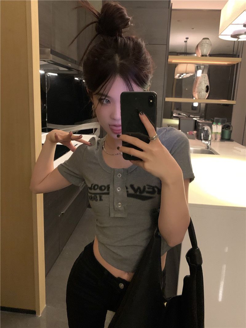 不规则字母印花短袖T恤女夏季美式复古修身黑色短款上衣