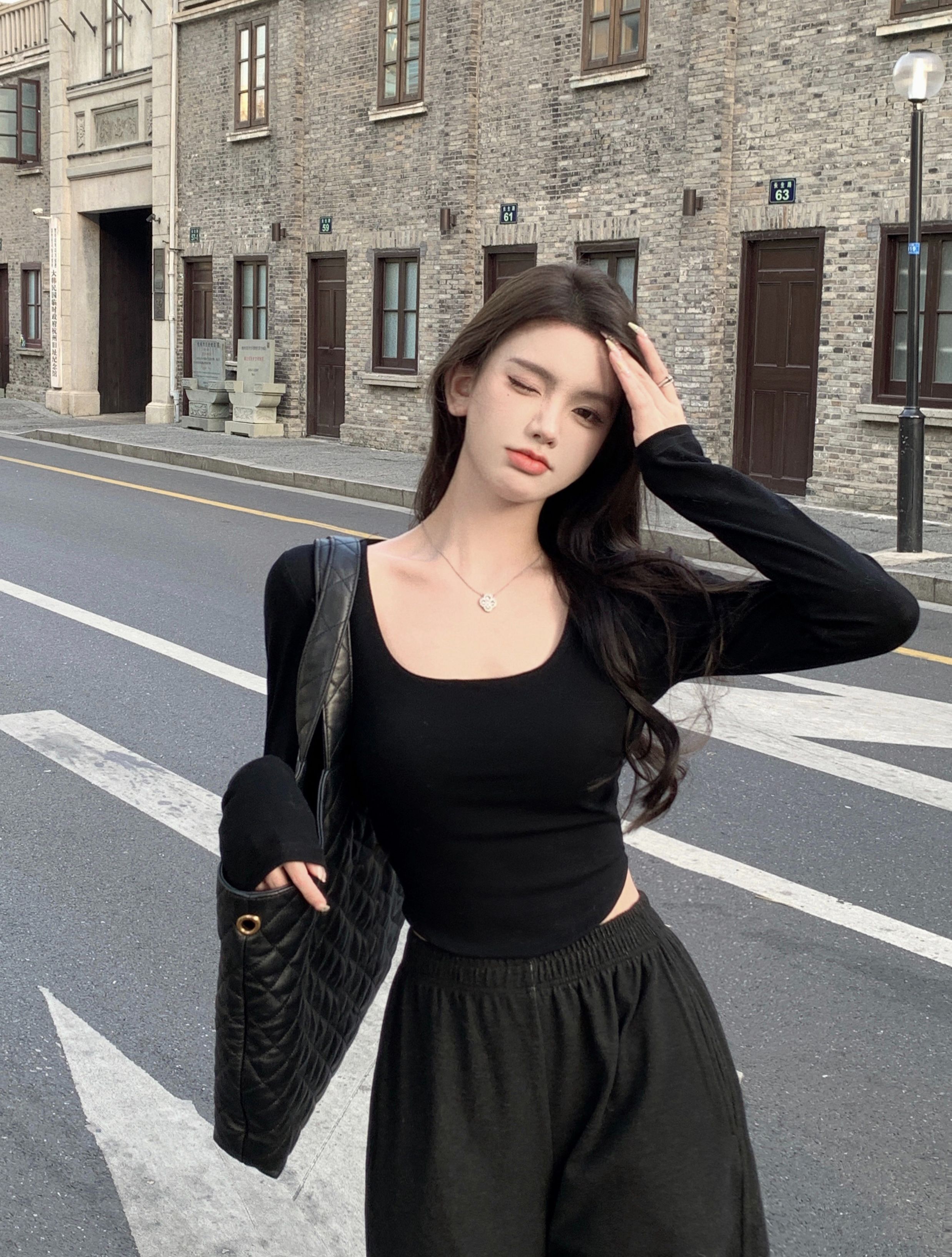 MR 实价 白色u领修身长袖T恤女装秋季纯欲风内搭性感上衣