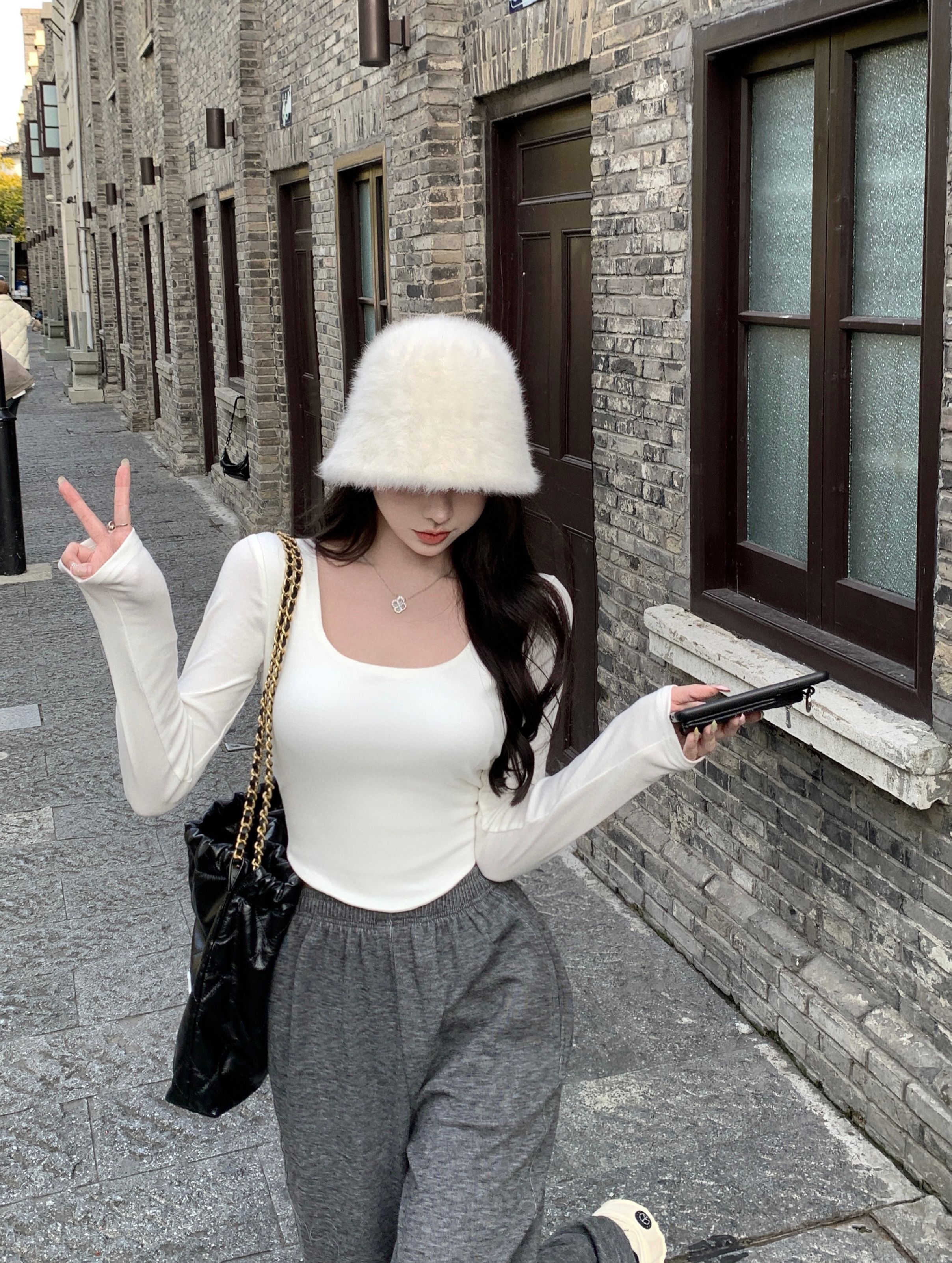 MR 实价 白色u领修身长袖T恤女装秋季纯欲风内搭性感上衣