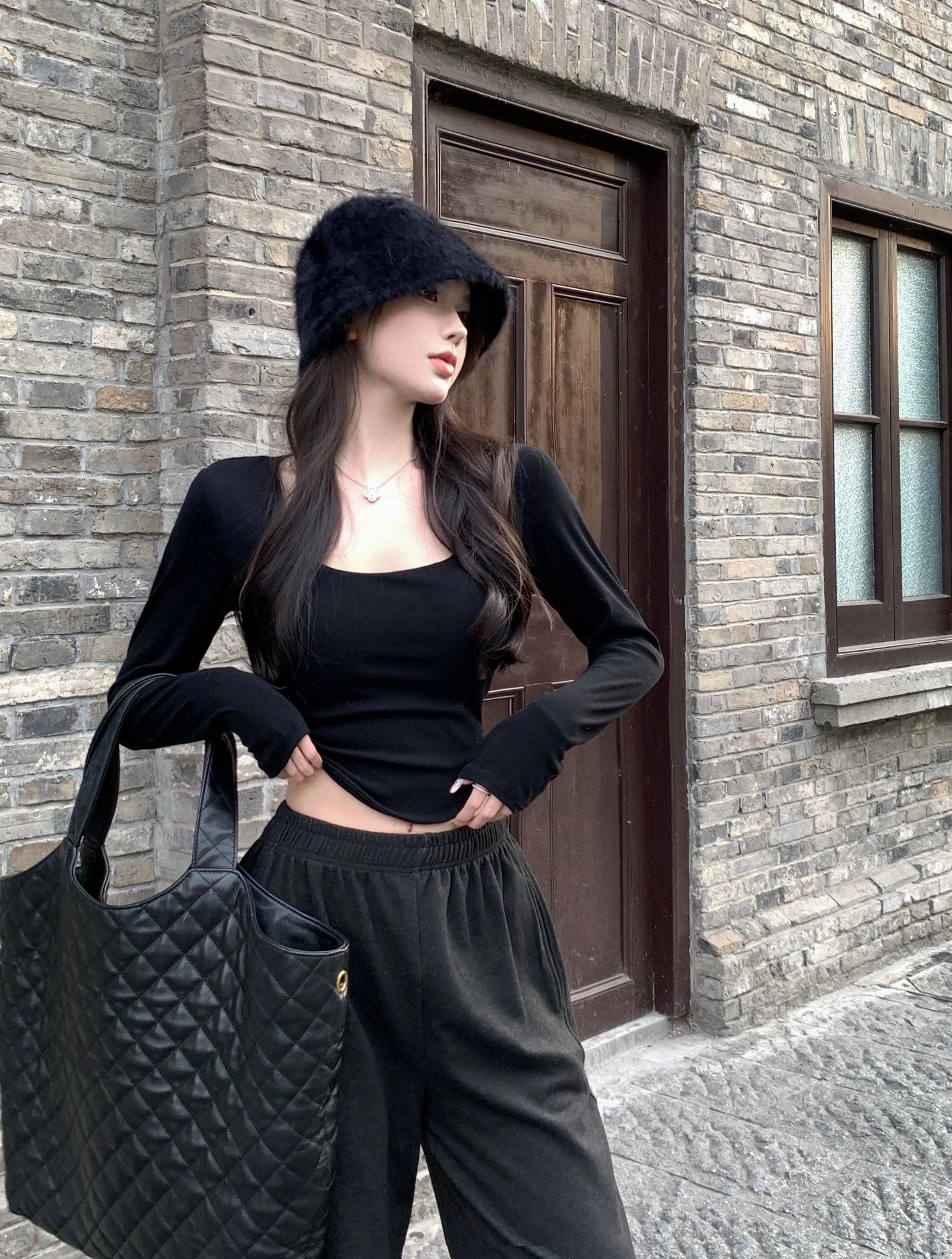 MR 实价 白色u领修身长袖T恤女装秋季纯欲风内搭性感上衣