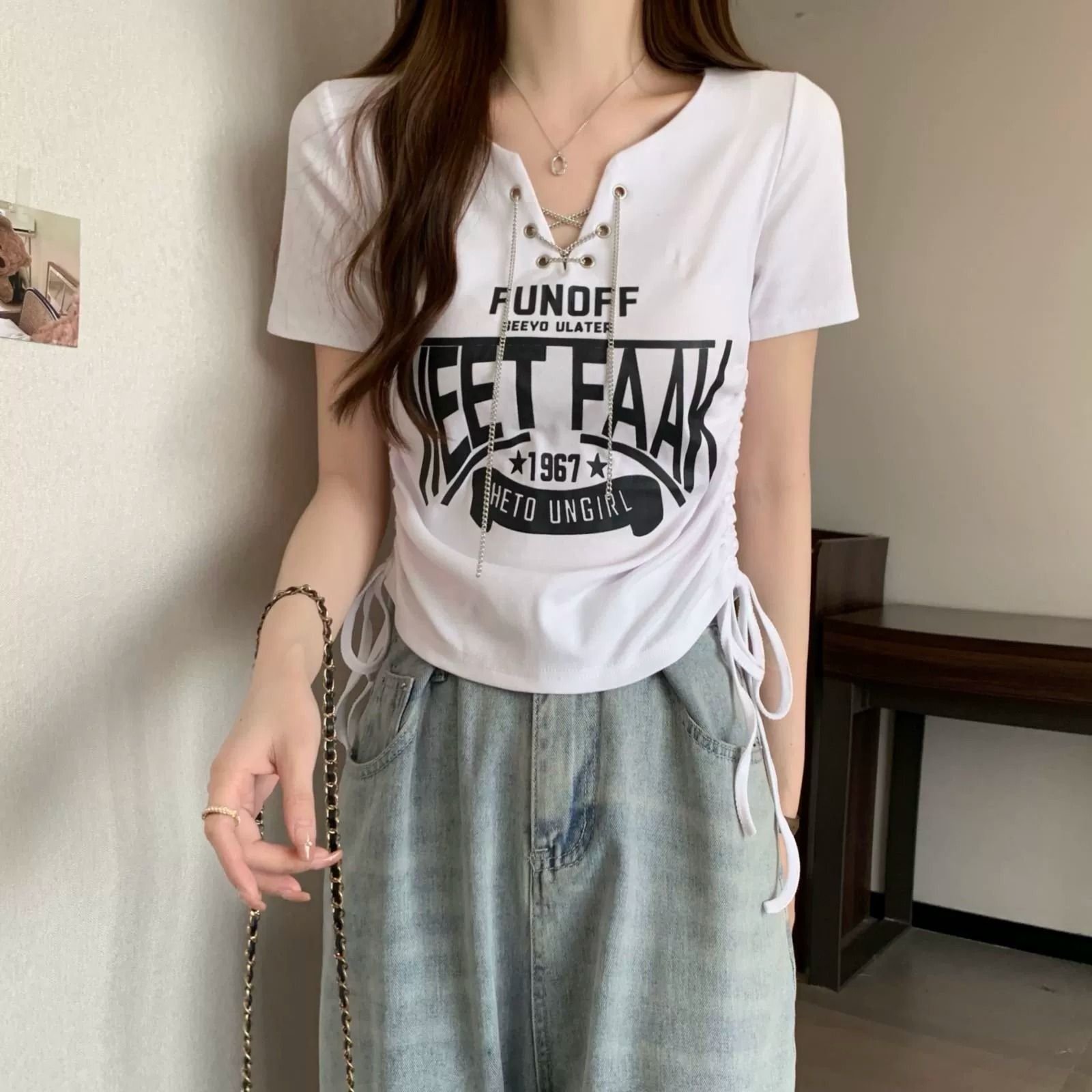 官图 美式复古印花V领短袖T恤女新款夏季MM抽绳短款辣妹上衣