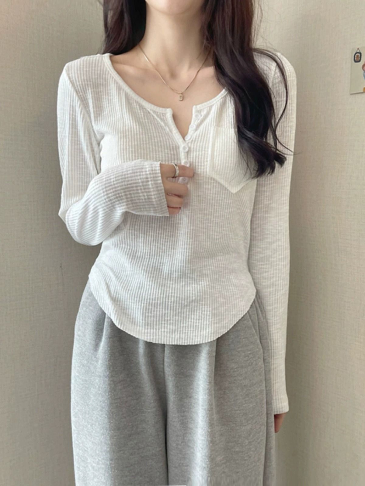 MR 原版做法 春秋长袖T恤女纯色百搭修身显瘦纽扣V领短款打 MR 原版做法 春秋长袖T恤女纯色百搭修身显瘦纽扣V领短款打