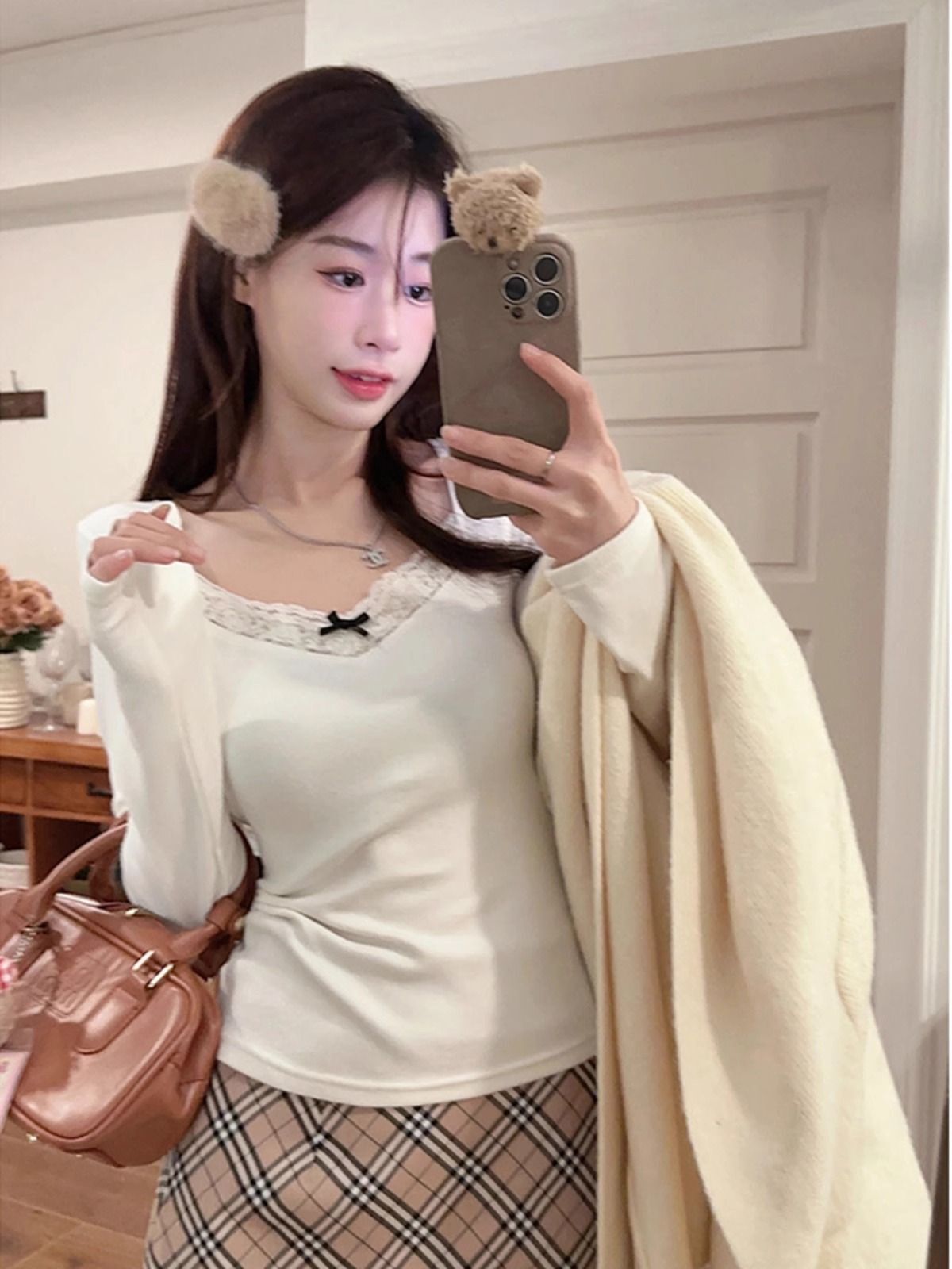 MR 现货 蕾丝拼接T恤女秋冬小心机加厚磨毛内搭长袖打底衫上