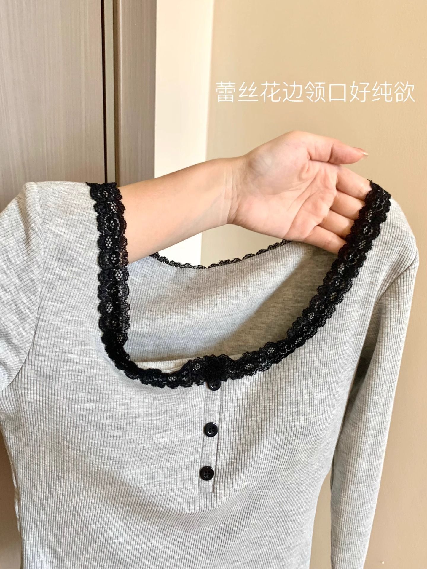 【带胸垫】长袖蕾丝边T恤女冬季甜美保暖带胸垫百搭辣妹打底衫上