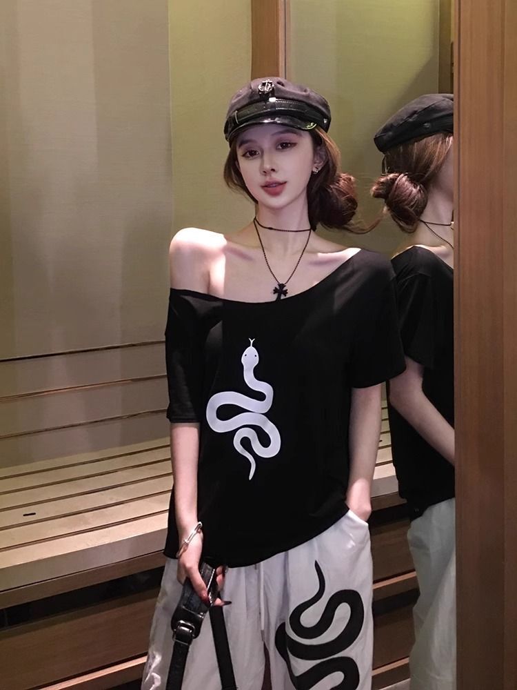 美式复古斜肩短袖t恤女夏季设计感小众宽松露肩辣妹上衣