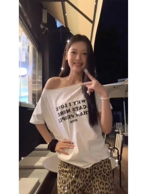 美式复古斜肩短袖t恤女夏季设计感小众宽松露肩辣妹上衣