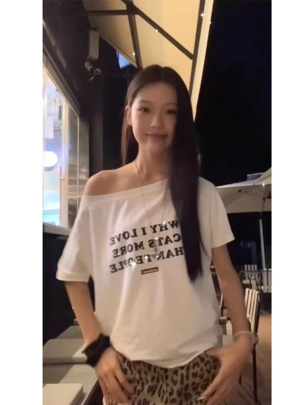 美式复古斜肩短袖t恤女夏季设计感小众宽松露肩辣妹上衣