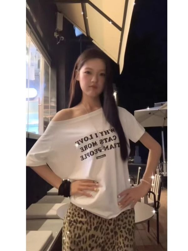 美式复古斜肩短袖t恤女夏季设计感小众宽松露肩辣妹上衣