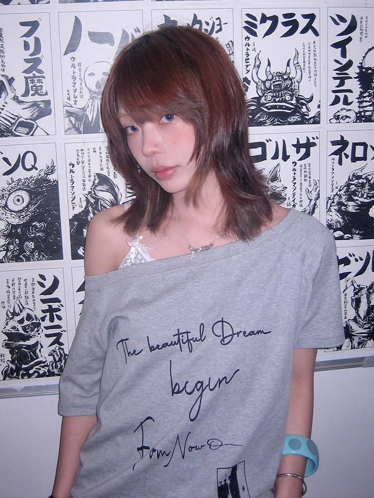 美式复古斜肩短袖t恤女夏季设计感小众宽松露肩辣妹上衣 美式复古斜肩短袖t恤女夏季设计感小众宽松露肩辣妹上衣