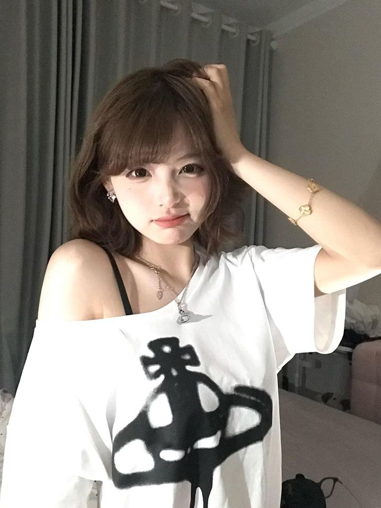 美式复古斜肩短袖t恤女夏季设计感小众宽松露肩辣妹上衣