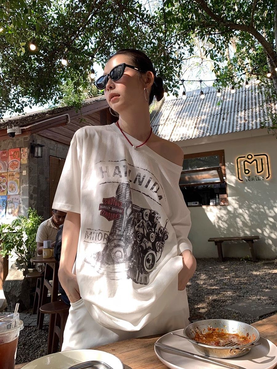 美式复古斜肩短袖t恤女夏季设计感小众宽松露肩辣妹上衣