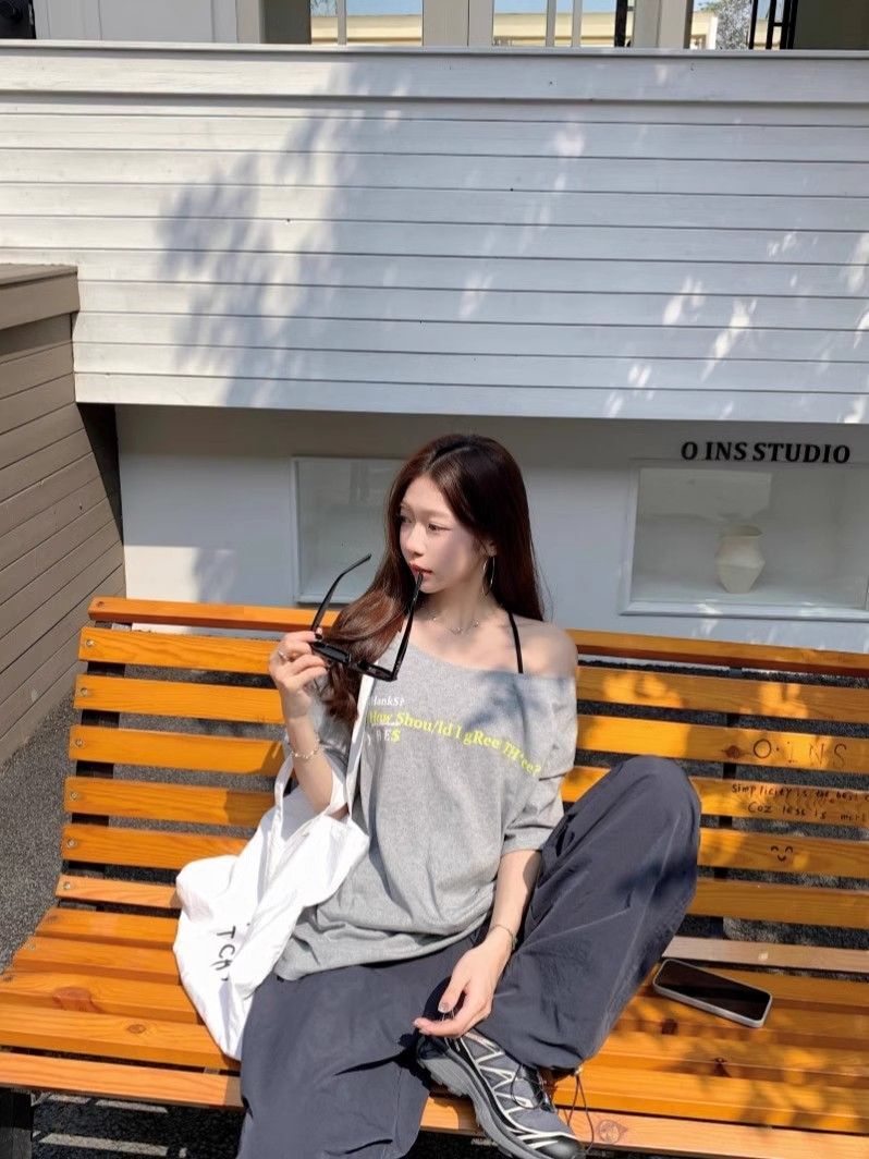 美式复古斜肩短袖t恤女夏季设计感小众宽松露肩辣妹上衣