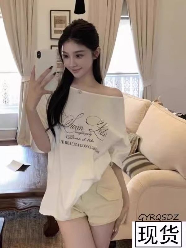 美式复古斜肩短袖t恤女夏季设计感小众宽松露肩辣妹上衣